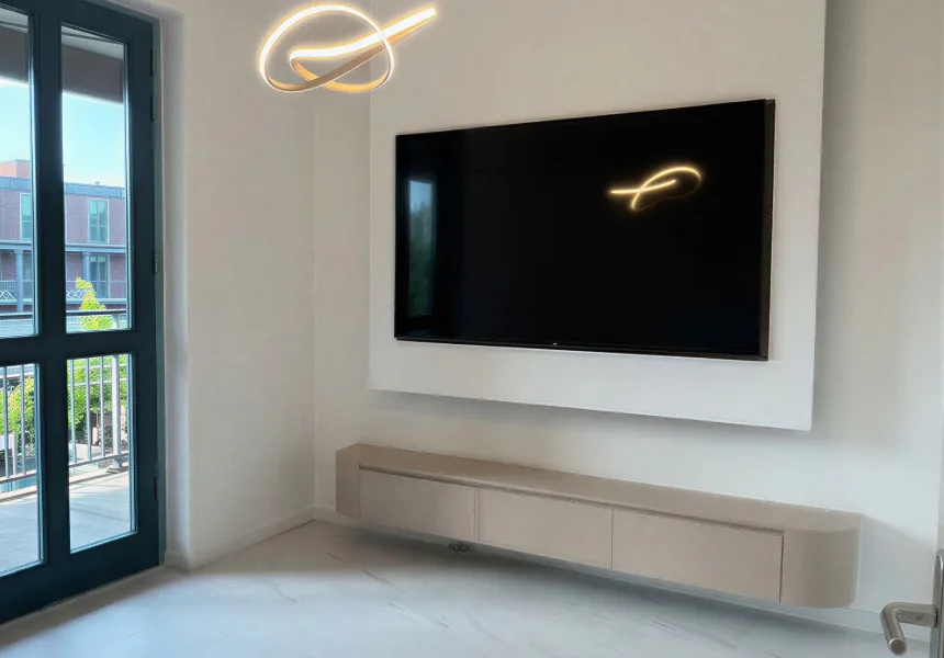 Cinewall zonder haard met zwevend meubel van 240 cm in beige, voorbeeld van cinewallcenter